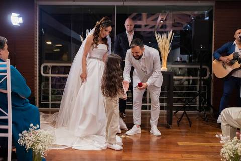 As melhores ideias e inspirações criativas de fotos de casamento registradas por fotógrafos profissionais de eventos da empresa Criativus Foto e Vídeo no Condomínio em Alphaville'