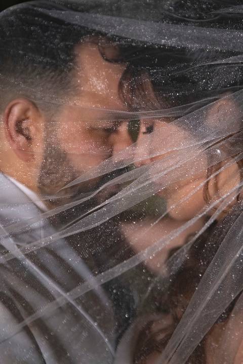 As melhores ideias e inspirações criativas de fotos de casamento registradas por fotógrafos profissionais de eventos da empresa Criativus Foto e Vídeo no Condomínio em Alphaville'