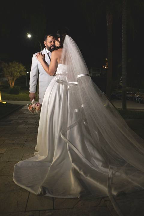 As melhores ideias e inspirações criativas de fotos de casamento registradas por fotógrafos profissionais de eventos da empresa Criativus Foto e Vídeo no Condomínio em Alphaville'