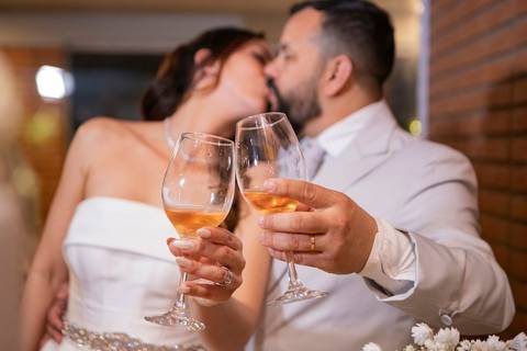 As melhores ideias e inspirações criativas de fotos de casamento registradas por fotógrafos profissionais de eventos da empresa Criativus Foto e Vídeo no Condomínio em Alphaville'