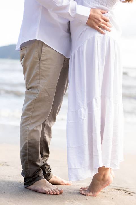 As melhores ideias e inspirações criativas de fotos de ensaio pré casamento registradas por fotógrafos profissionais de eventos da empresa Criativus Foto e Vídeo na praia das Conchas no Guarujá - SP'
