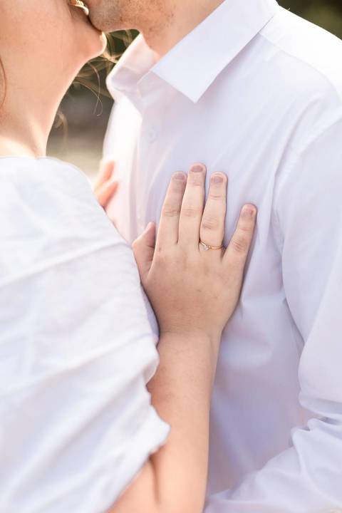 As melhores ideias e inspirações criativas de fotos de ensaio pré casamento registradas por fotógrafos profissionais de eventos da empresa Criativus Foto e Vídeo na praia das Conchas no Guarujá - SP'