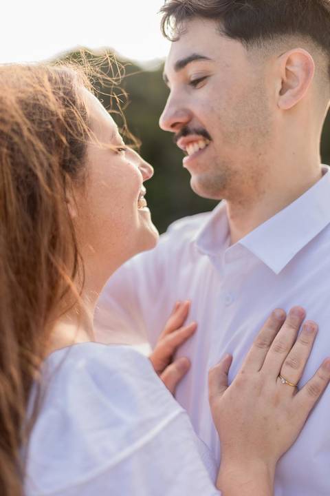 As melhores ideias e inspirações criativas de fotos de ensaio pré casamento registradas por fotógrafos profissionais de eventos da empresa Criativus Foto e Vídeo na praia das Conchas no Guarujá - SP'