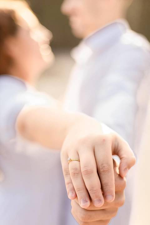 As melhores ideias e inspirações criativas de fotos de ensaio pré casamento registradas por fotógrafos profissionais de eventos da empresa Criativus Foto e Vídeo na praia das Conchas no Guarujá - SP'