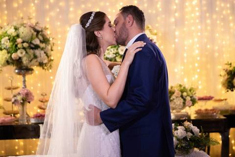 As melhores ideias e inspirações criativas de fotos de casamento registradas por fotógrafos profissionais de eventos da empresa Criativus Foto e Vídeo no Espaço Santini '