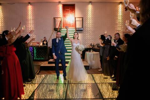 As melhores ideias e inspirações criativas de fotos de casamento registradas por fotógrafos profissionais de eventos da empresa Criativus Foto e Vídeo no Espaço Santini '