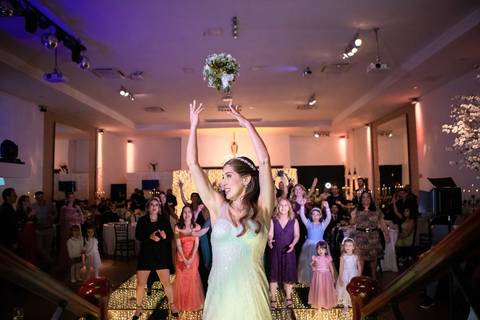 As melhores ideias e inspirações criativas de fotos de casamento registradas por fotógrafos profissionais de eventos da empresa Criativus Foto e Vídeo no Espaço Santini '