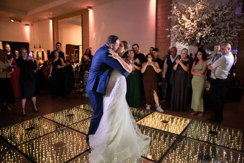 As melhores ideias e inspirações criativas de fotos de casamento registradas por fotógrafos profissionais de eventos da empresa Criativus Foto e Vídeo no Espaço Santini '