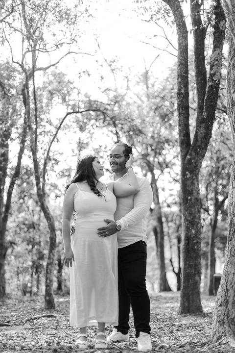 As melhores ideias e inspirações criativas de fotos de ensaio pré casamento registradas por fotógrafos profissionais de eventos da empresa Criativus Foto e Vídeo no Parque Cemucam'