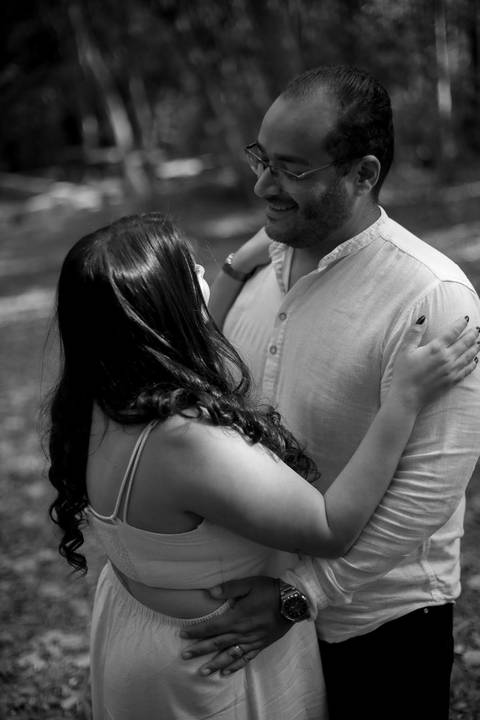 As melhores ideias e inspirações criativas de fotos de ensaio pré casamento registradas por fotógrafos profissionais de eventos da empresa Criativus Foto e Vídeo no Parque Cemucam'