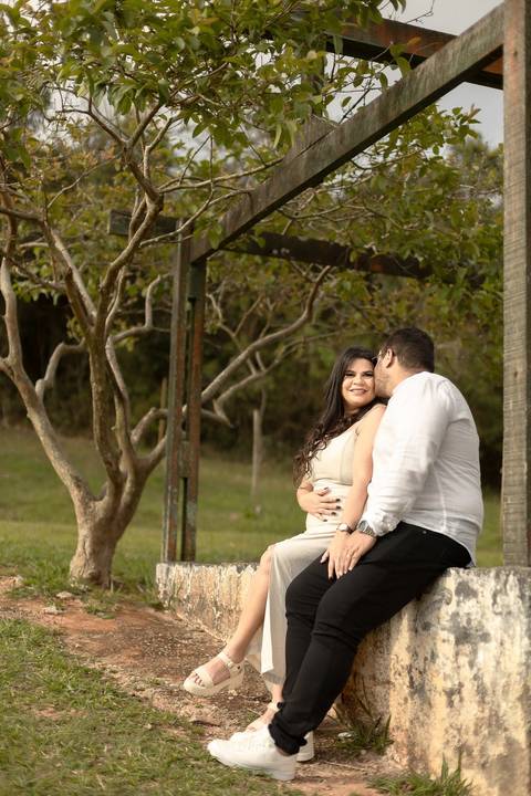 As melhores ideias e inspirações criativas de fotos de ensaio pré casamento registradas por fotógrafos profissionais de eventos da empresa Criativus Foto e Vídeo no Parque Cemucam'