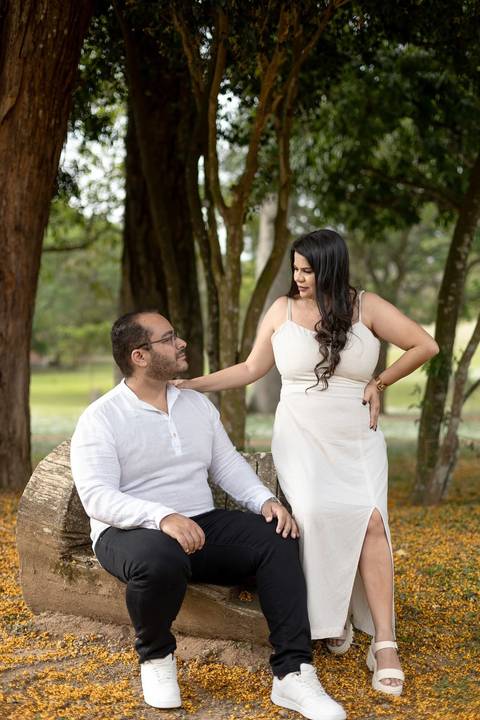 As melhores ideias e inspirações criativas de fotos de ensaio pré casamento registradas por fotógrafos profissionais de eventos da empresa Criativus Foto e Vídeo no Parque Cemucam'