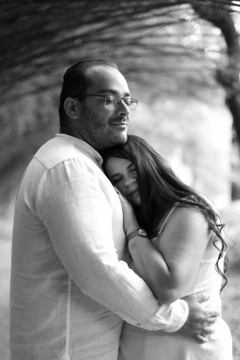 As melhores ideias e inspirações criativas de fotos de ensaio pré casamento registradas por fotógrafos profissionais de eventos da empresa Criativus Foto e Vídeo no Parque Cemucam'