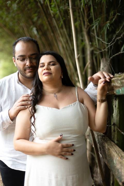As melhores ideias e inspirações criativas de fotos de ensaio pré casamento registradas por fotógrafos profissionais de eventos da empresa Criativus Foto e Vídeo no Parque Cemucam'