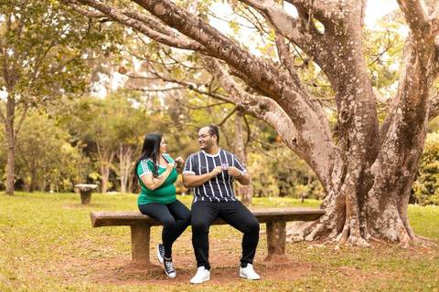 As melhores ideias e inspirações criativas de fotos de ensaio pré casamento registradas por fotógrafos profissionais de eventos da empresa Criativus Foto e Vídeo no Parque Cemucam'