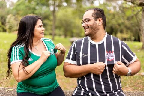 As melhores ideias e inspirações criativas de fotos de ensaio pré casamento registradas por fotógrafos profissionais de eventos da empresa Criativus Foto e Vídeo no Parque Cemucam'