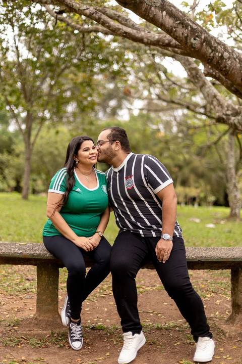 As melhores ideias e inspirações criativas de fotos de ensaio pré casamento registradas por fotógrafos profissionais de eventos da empresa Criativus Foto e Vídeo no Parque Cemucam'