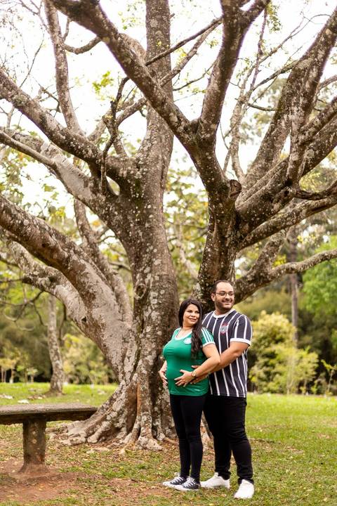 As melhores ideias e inspirações criativas de fotos de ensaio pré casamento registradas por fotógrafos profissionais de eventos da empresa Criativus Foto e Vídeo no Parque Cemucam'