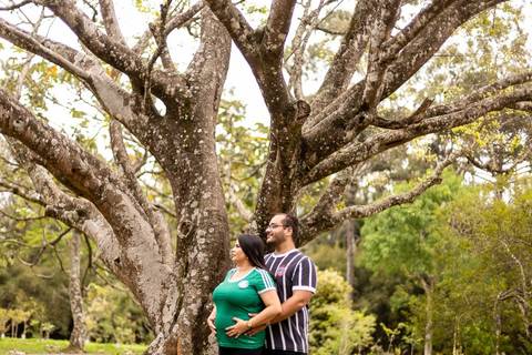 As melhores ideias e inspirações criativas de fotos de ensaio pré casamento registradas por fotógrafos profissionais de eventos da empresa Criativus Foto e Vídeo no Parque Cemucam'