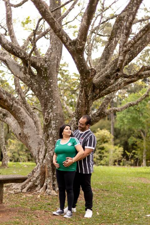 As melhores ideias e inspirações criativas de fotos de ensaio pré casamento registradas por fotógrafos profissionais de eventos da empresa Criativus Foto e Vídeo no Parque Cemucam'