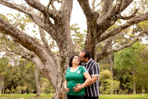 As melhores ideias e inspirações criativas de fotos de ensaio pré casamento registradas por fotógrafos profissionais de eventos da empresa Criativus Foto e Vídeo no Parque Cemucam'