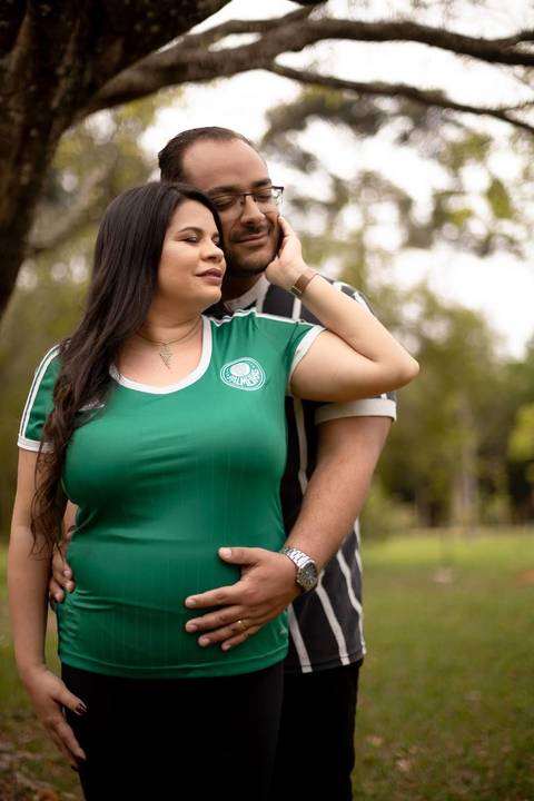 As melhores ideias e inspirações criativas de fotos de ensaio pré casamento registradas por fotógrafos profissionais de eventos da empresa Criativus Foto e Vídeo no Parque Cemucam'