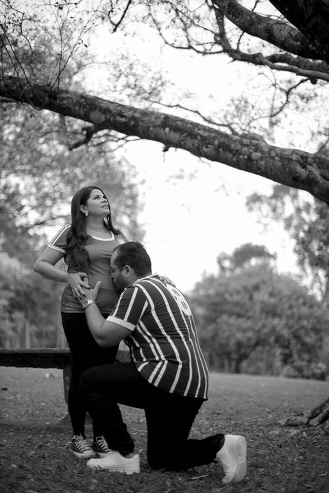 As melhores ideias e inspirações criativas de fotos de ensaio pré casamento registradas por fotógrafos profissionais de eventos da empresa Criativus Foto e Vídeo no Parque Cemucam'