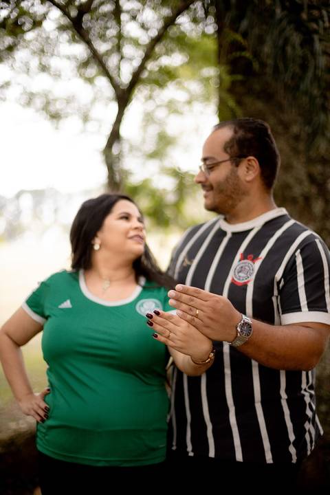 As melhores ideias e inspirações criativas de fotos de ensaio pré casamento registradas por fotógrafos profissionais de eventos da empresa Criativus Foto e Vídeo no Parque Cemucam'