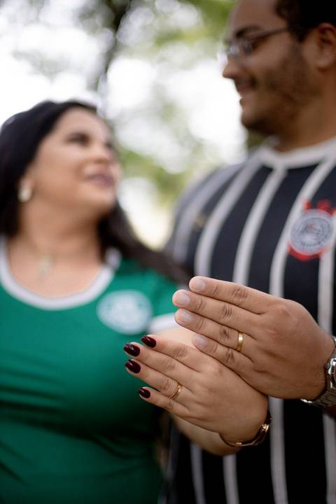 As melhores ideias e inspirações criativas de fotos de ensaio pré casamento registradas por fotógrafos profissionais de eventos da empresa Criativus Foto e Vídeo no Parque Cemucam'