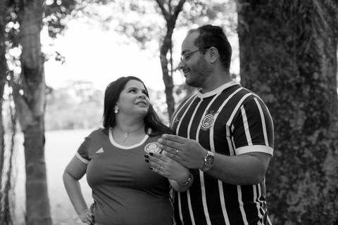 As melhores ideias e inspirações criativas de fotos de ensaio pré casamento registradas por fotógrafos profissionais de eventos da empresa Criativus Foto e Vídeo no Parque Cemucam'