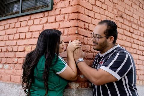 As melhores ideias e inspirações criativas de fotos de ensaio pré casamento registradas por fotógrafos profissionais de eventos da empresa Criativus Foto e Vídeo no Parque Cemucam'