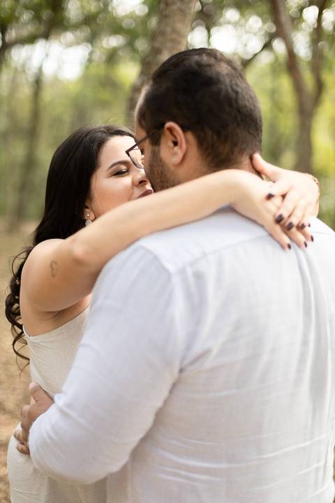 As melhores ideias e inspirações criativas de fotos de ensaio pré casamento registradas por fotógrafos profissionais de eventos da empresa Criativus Foto e Vídeo no Parque Cemucam'