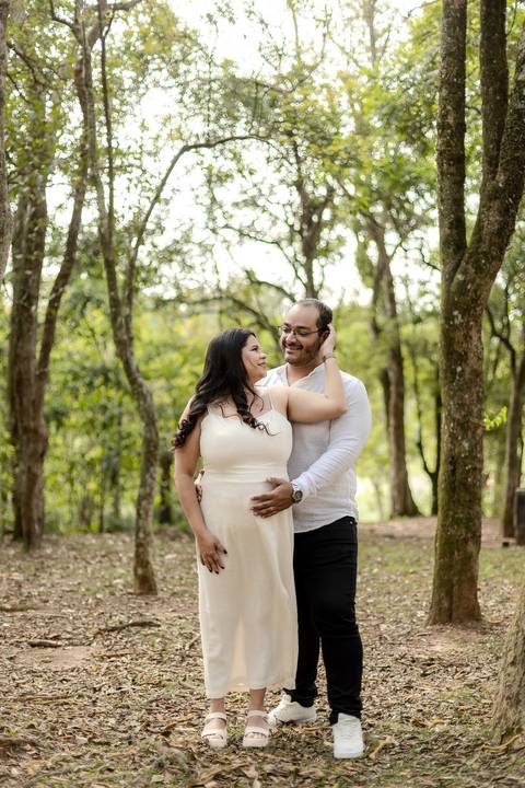 As melhores ideias e inspirações criativas de fotos de ensaio pré casamento registradas por fotógrafos profissionais de eventos da empresa Criativus Foto e Vídeo no Parque Cemucam'