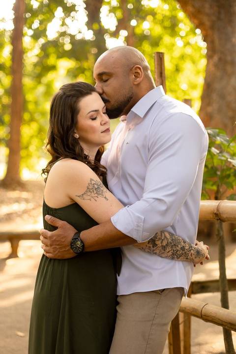 As melhores ideias e inspirações criativas de fotos de ensaio pré casamento registradas por fotógrafos profissionais de eventos da empresa Criativus Foto e Vídeo no  Parque da Luz'