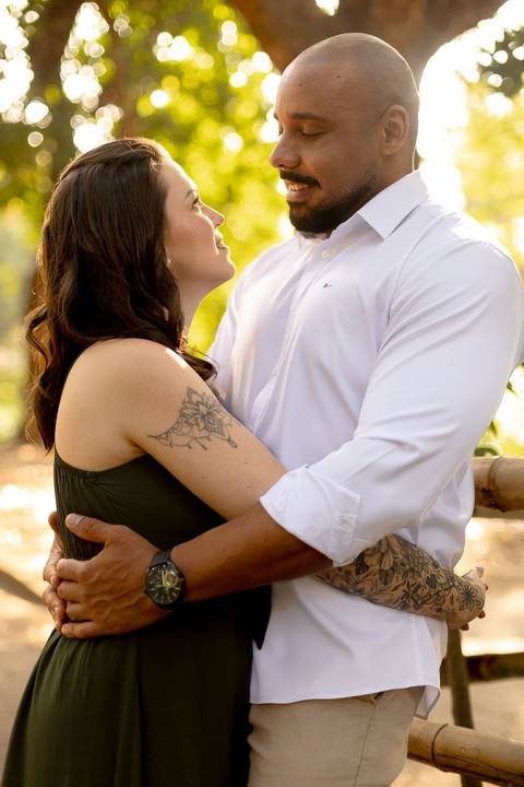 As melhores ideias e inspirações criativas de fotos de ensaio pré casamento registradas por fotógrafos profissionais de eventos da empresa Criativus Foto e Vídeo no  Parque da Luz'