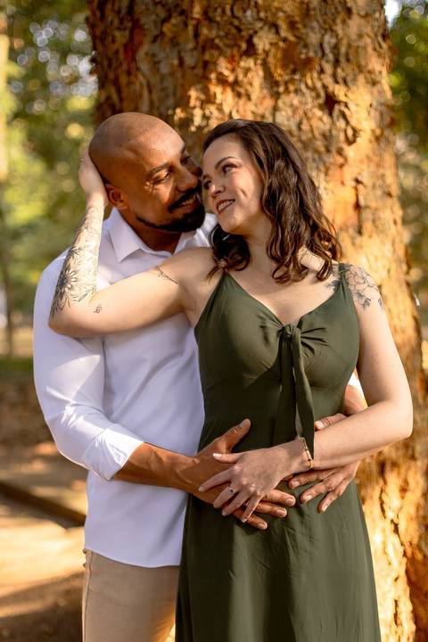 As melhores ideias e inspirações criativas de fotos de ensaio pré casamento registradas por fotógrafos profissionais de eventos da empresa Criativus Foto e Vídeo no  Parque da Luz'