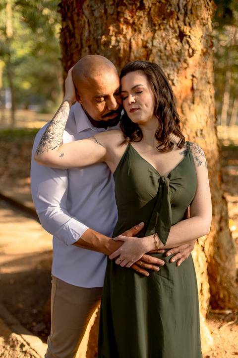 As melhores ideias e inspirações criativas de fotos de ensaio pré casamento registradas por fotógrafos profissionais de eventos da empresa Criativus Foto e Vídeo no  Parque da Luz'