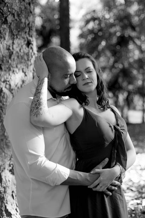 As melhores ideias e inspirações criativas de fotos de ensaio pré casamento registradas por fotógrafos profissionais de eventos da empresa Criativus Foto e Vídeo no  Parque da Luz'