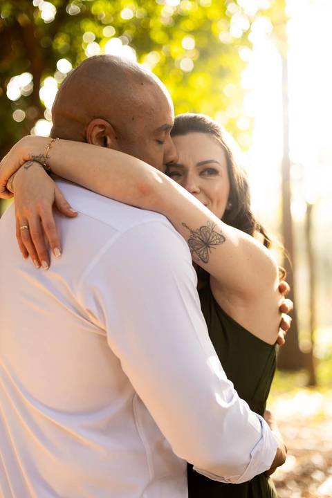 As melhores ideias e inspirações criativas de fotos de ensaio pré casamento registradas por fotógrafos profissionais de eventos da empresa Criativus Foto e Vídeo no  Parque da Luz'