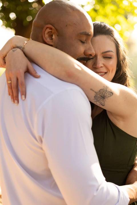 As melhores ideias e inspirações criativas de fotos de ensaio pré casamento registradas por fotógrafos profissionais de eventos da empresa Criativus Foto e Vídeo no  Parque da Luz'