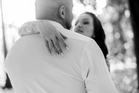 As melhores ideias e inspirações criativas de fotos de ensaio pré casamento registradas por fotógrafos profissionais de eventos da empresa Criativus Foto e Vídeo no  Parque da Luz'