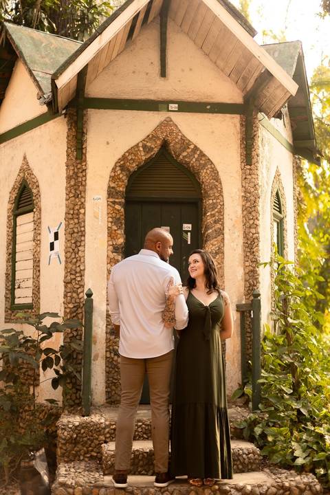 As melhores ideias e inspirações criativas de fotos de ensaio pré casamento registradas por fotógrafos profissionais de eventos da empresa Criativus Foto e Vídeo no  Parque da Luz'