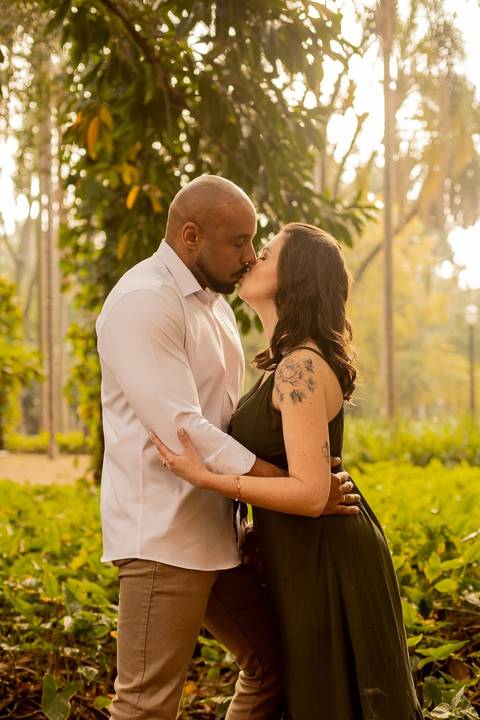 As melhores ideias e inspirações criativas de fotos de ensaio pré casamento registradas por fotógrafos profissionais de eventos da empresa Criativus Foto e Vídeo no  Parque da Luz'