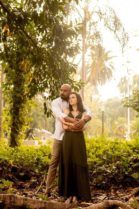 As melhores ideias e inspirações criativas de fotos de ensaio pré casamento registradas por fotógrafos profissionais de eventos da empresa Criativus Foto e Vídeo no  Parque da Luz'