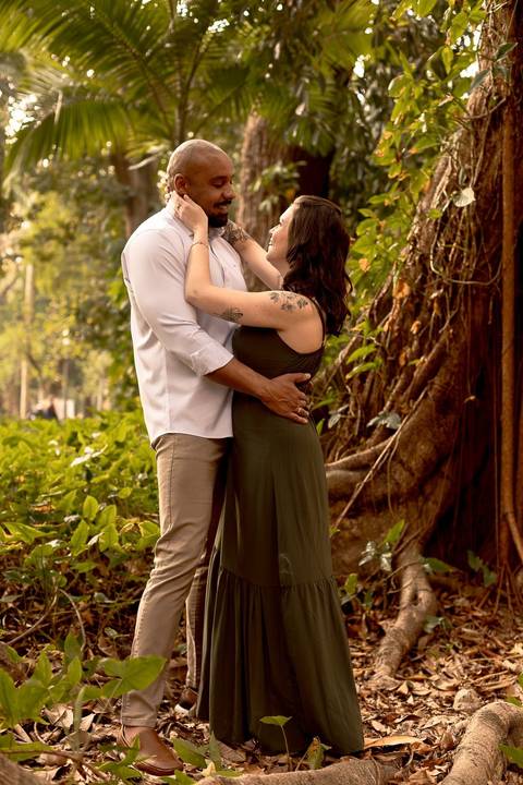 As melhores ideias e inspirações criativas de fotos de ensaio pré casamento registradas por fotógrafos profissionais de eventos da empresa Criativus Foto e Vídeo no  Parque da Luz'