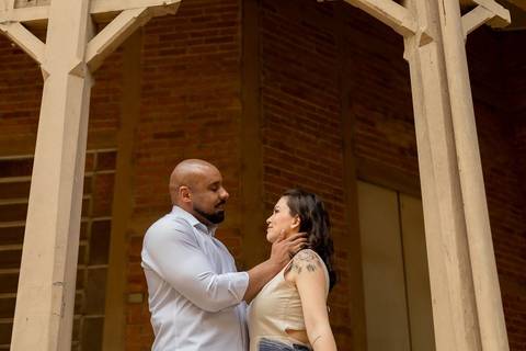 As melhores ideias e inspirações criativas de fotos de ensaio pré casamento registradas por fotógrafos profissionais de eventos da empresa Criativus Foto e Vídeo no  Parque da Luz'