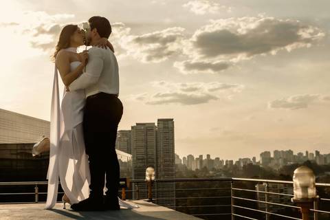 As melhores ideias e inspirações criativas de fotos de casamento registradas por fotógrafos profissionais de eventos da empresa Criativus Foto e Vídeo no Heliponto em São Paulo'