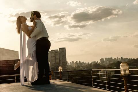 As melhores ideias e inspirações criativas de fotos de casamento registradas por fotógrafos profissionais de eventos da empresa Criativus Foto e Vídeo no Heliponto em São Paulo'