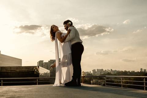 As melhores ideias e inspirações criativas de fotos de casamento registradas por fotógrafos profissionais de eventos da empresa Criativus Foto e Vídeo no Heliponto em São Paulo'