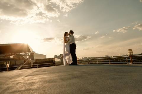 As melhores ideias e inspirações criativas de fotos de casamento registradas por fotógrafos profissionais de eventos da empresa Criativus Foto e Vídeo no Heliponto em São Paulo'